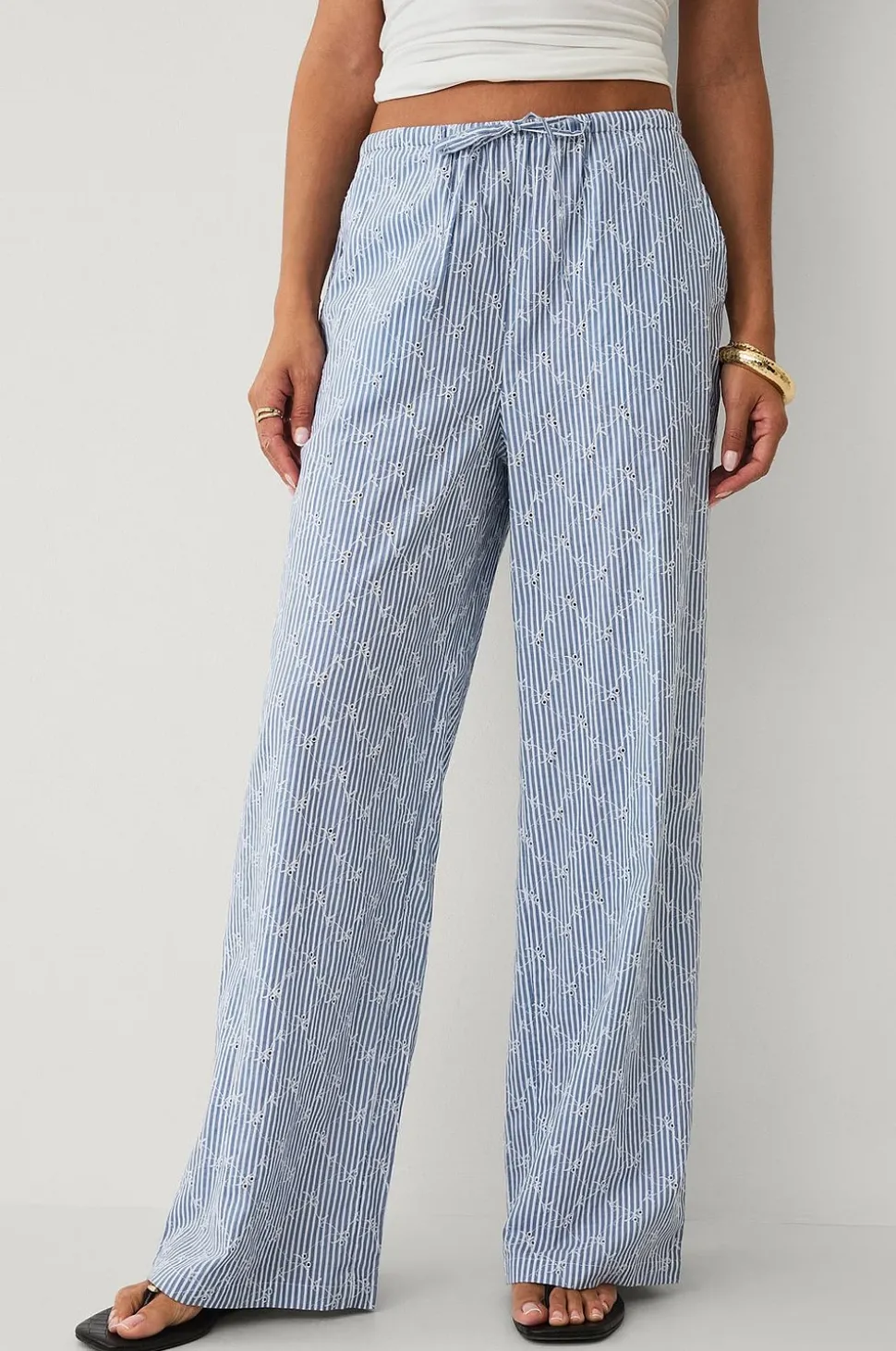 Ellos Collection Vida byxor med broderie anglaise